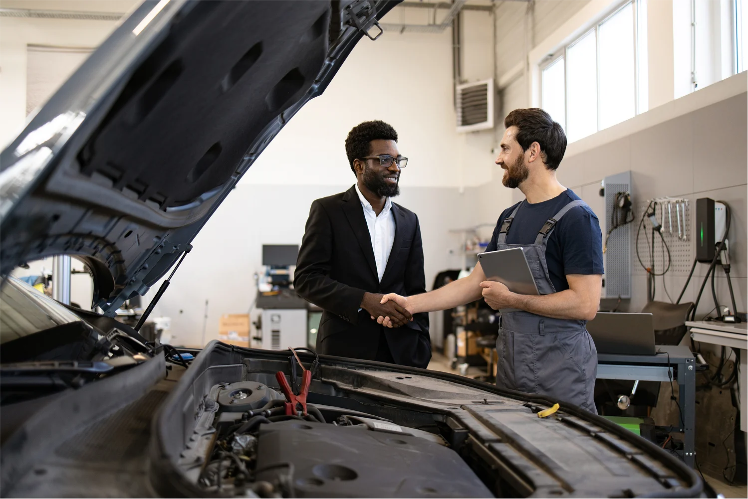 blackcoat-guy-shakehand-with-mechanic