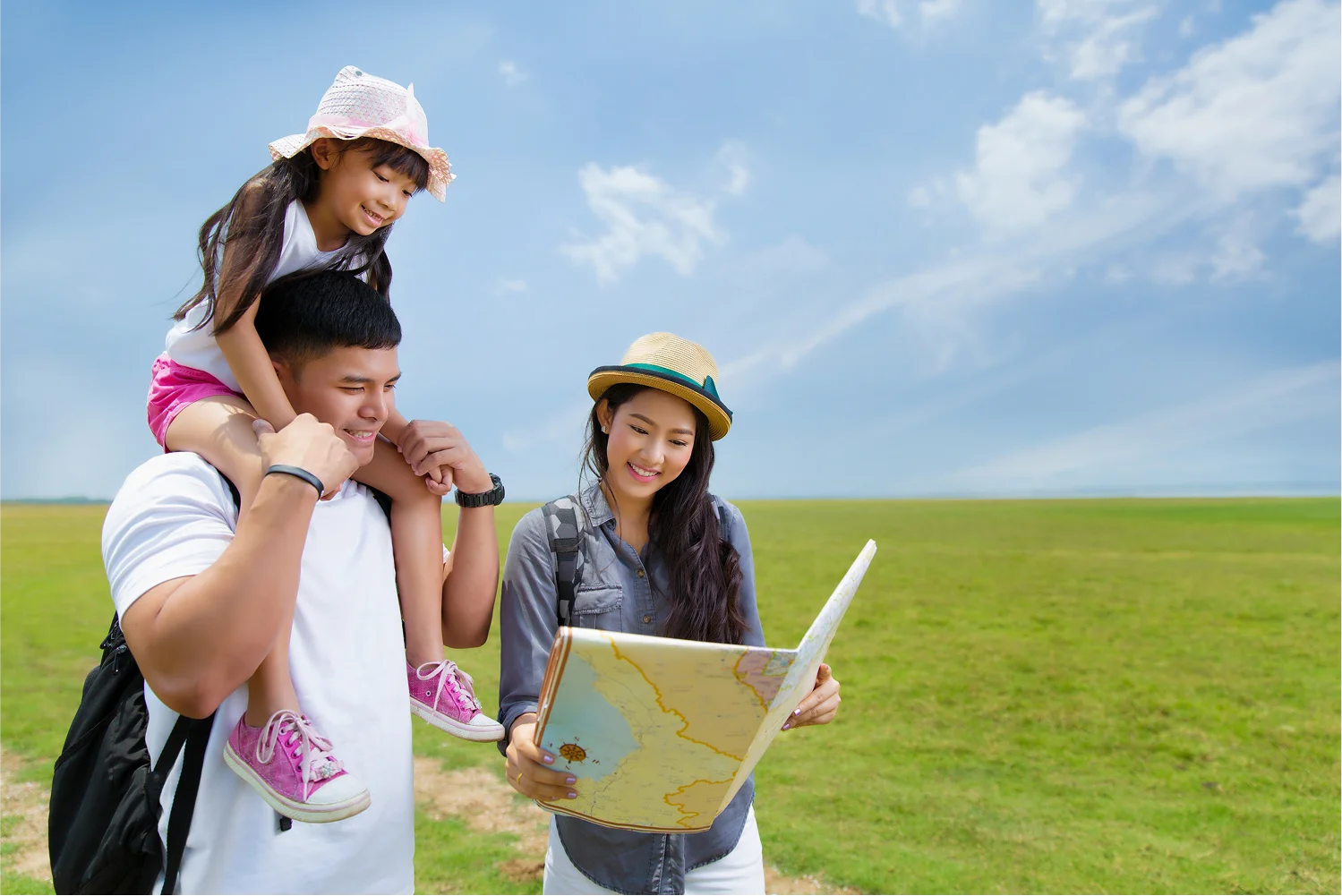 cute-family-travelling