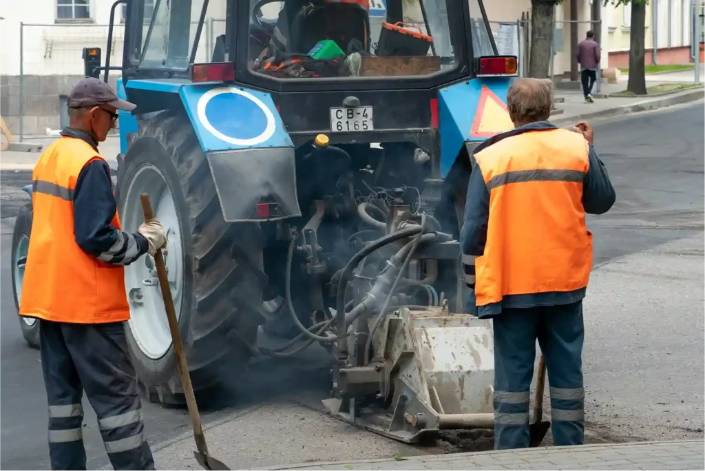 engineers-repairing-roadroller
