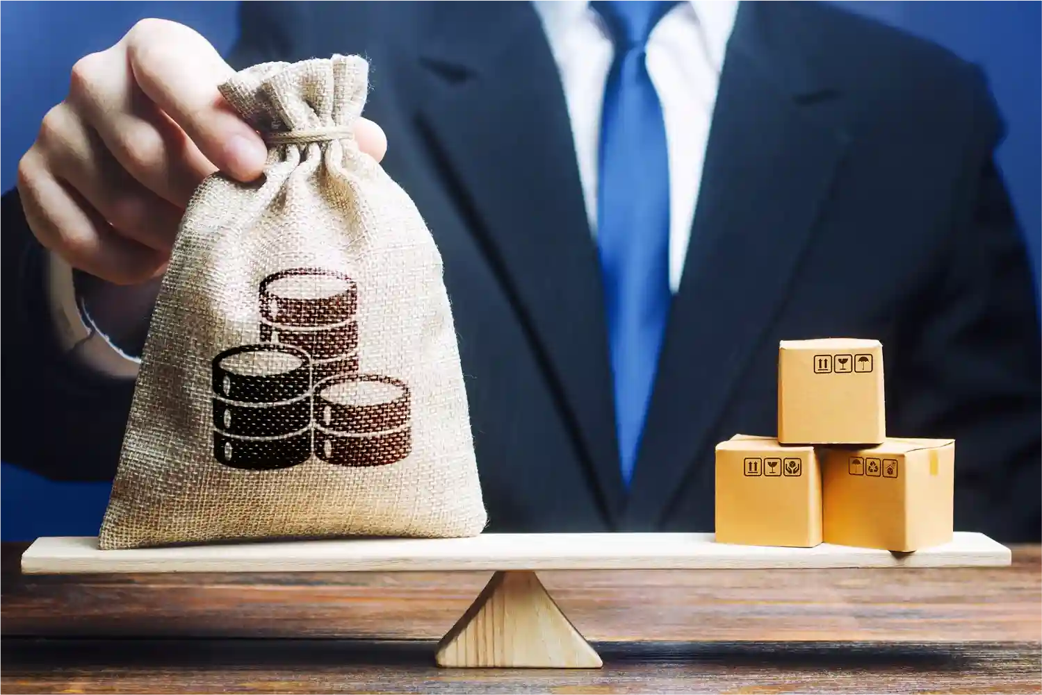 holding-money-bag