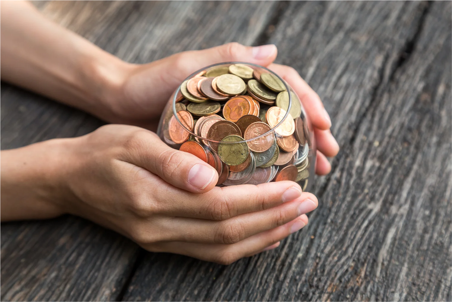 holding-money-jar