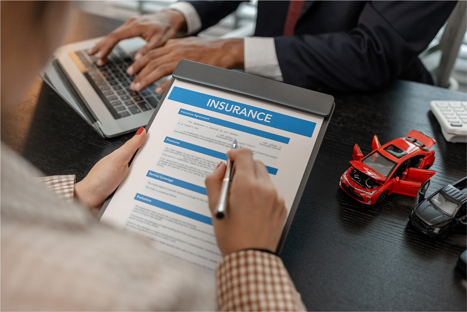 signing-in-a-insurance-policy